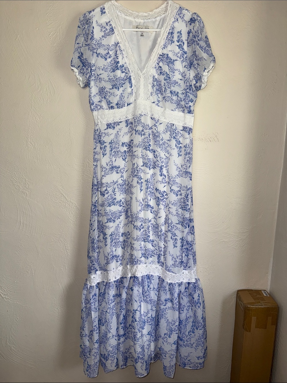 Taylor Blue White Floral Lace Trim Maxi Dress Size 12‎ Cottagecore